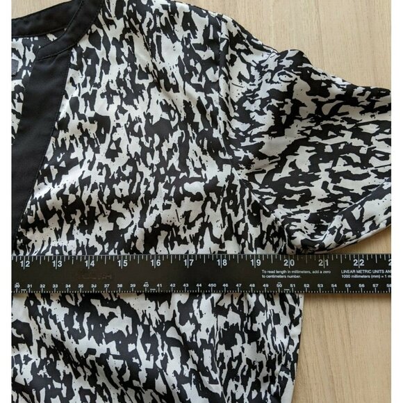 Vince Camuto Long Sleeve Silky Blouse Black & White Womens Small - Picture 10 of 11